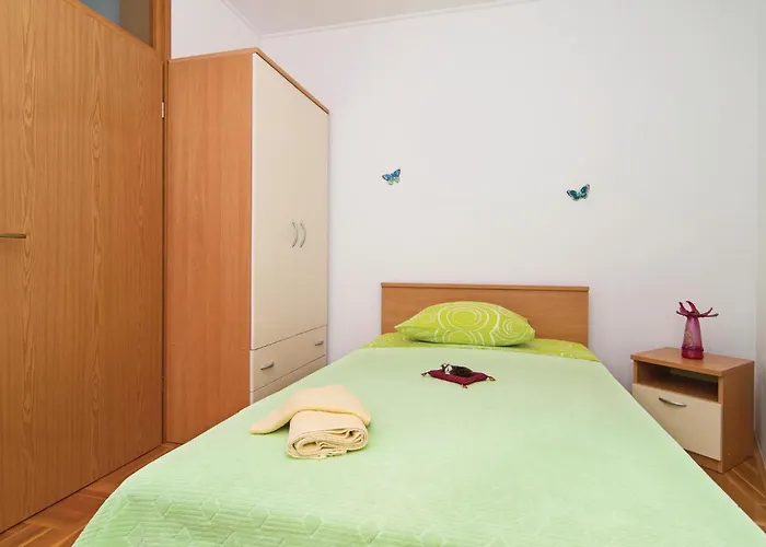 Two-bedroom Misevac With Sea View 07 Trogir