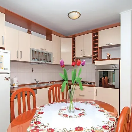 Апартаменты Two-bedroom Misevac With Sea View 07