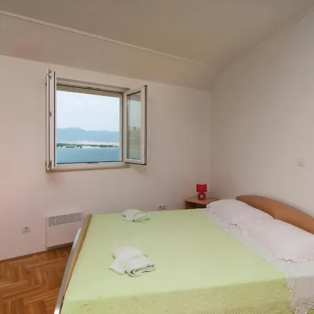 Апартаменты Two-bedroom Misevac With Sea View 07 Трогир