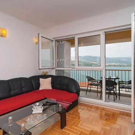 Nice Apartment In Misevac With Wifi