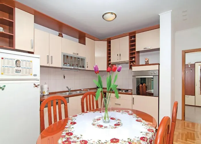 Apartment Two-Bedroom Apartment Misevac With Sea View 07