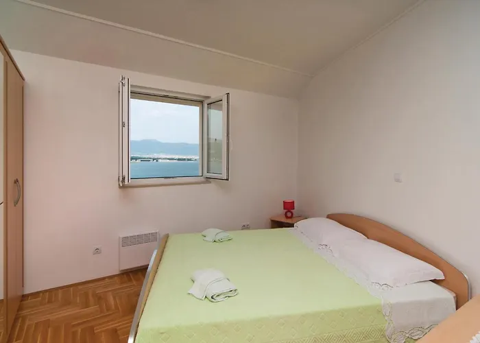 Apartment Two-Bedroom Apartment Misevac With Sea View 07 Trogir