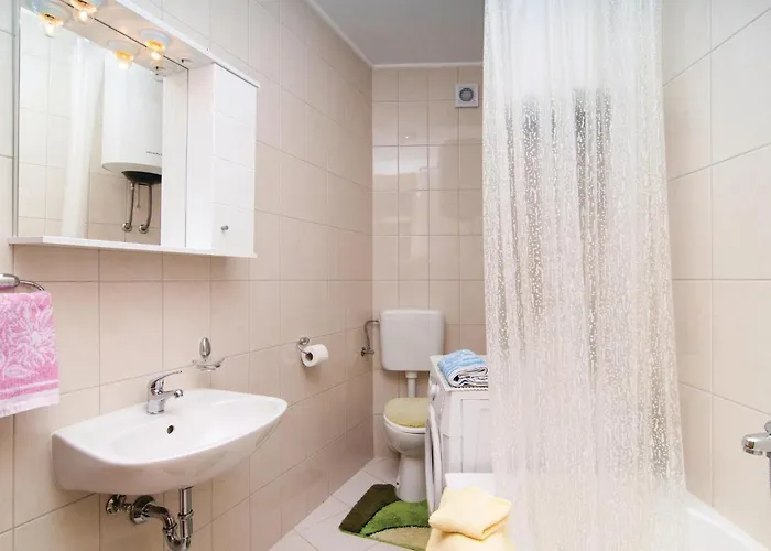 Apartment Two-Bedroom Apartment Misevac With Sea View 07