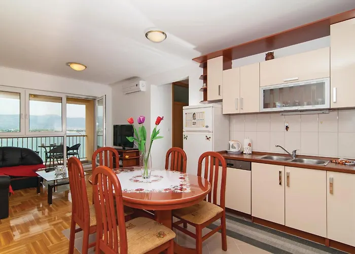 Apartment Two-Bedroom Apartment Misevac With Sea View 07 Trogir