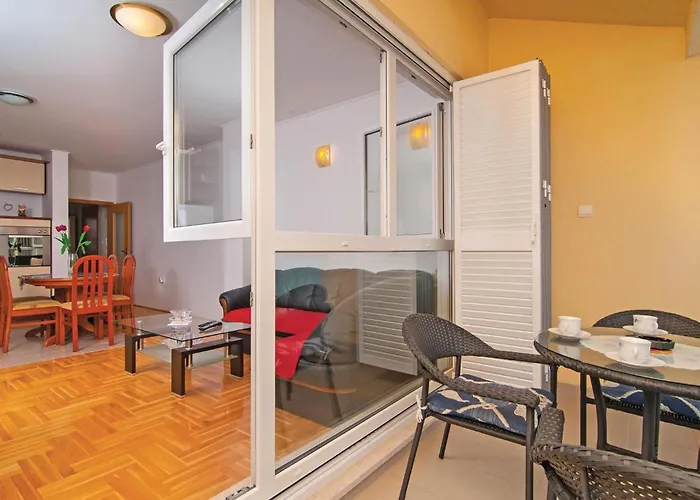 Apartment Two-Bedroom Apartment Misevac With Sea View 07