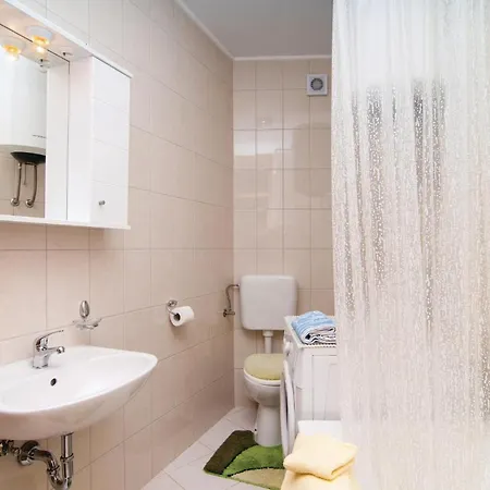 Apartman Two-Bedroom Apartment Misevac With Sea View 07